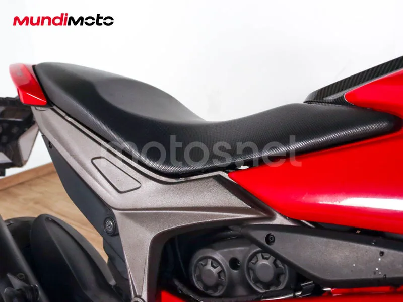 Ducati Hypermotard 939 - Vista 25