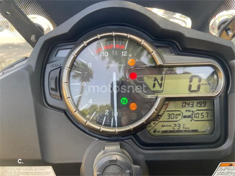 Suzuki V-Strom 1000 - Vista 6