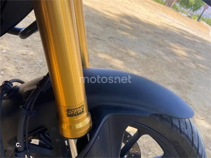 Suzuki V-Strom 1000 - Vista 9