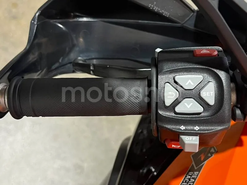 KTM 1090 Adventure - Vista 6