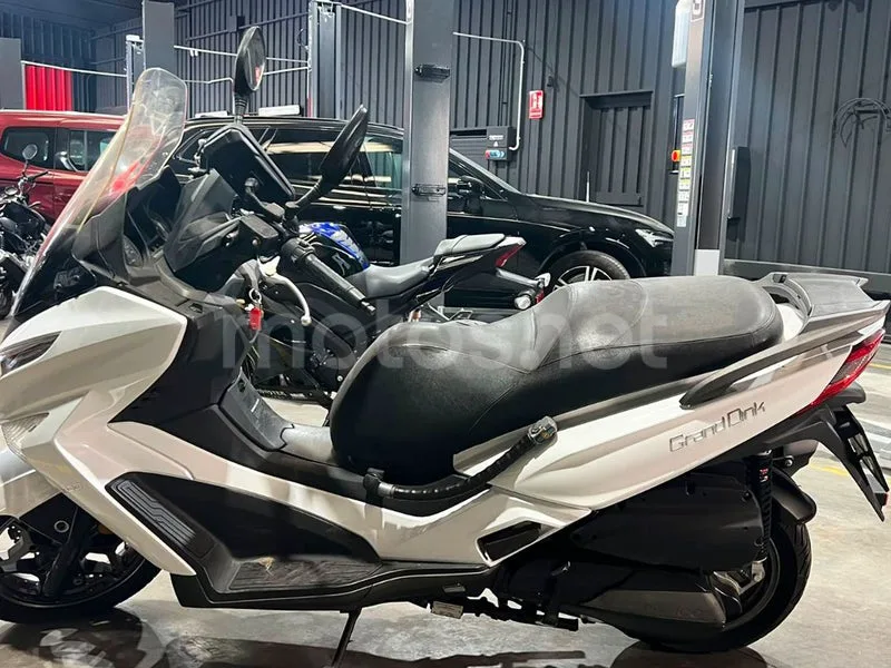 Kymco Grand Dink 300 - Vista 3