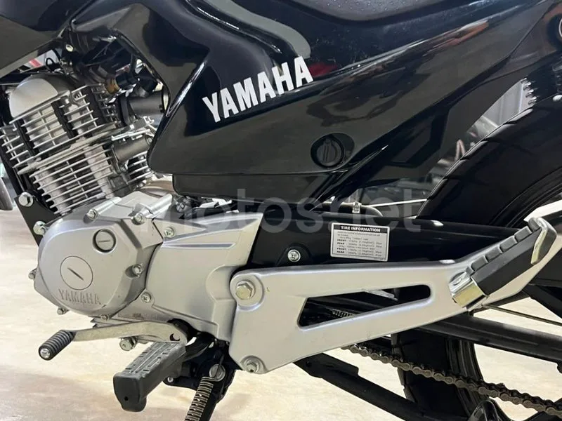 Yamaha YBR125 - Vista 8