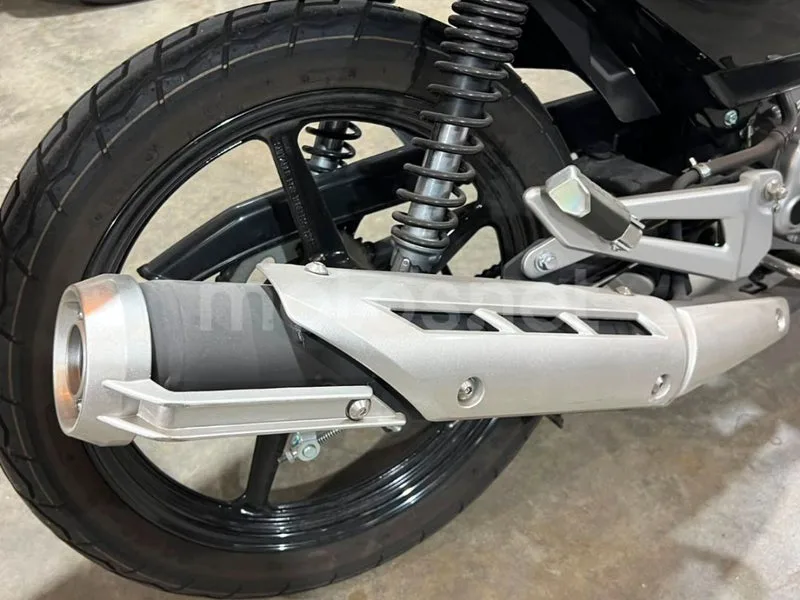 Yamaha YBR125 - Vista 9