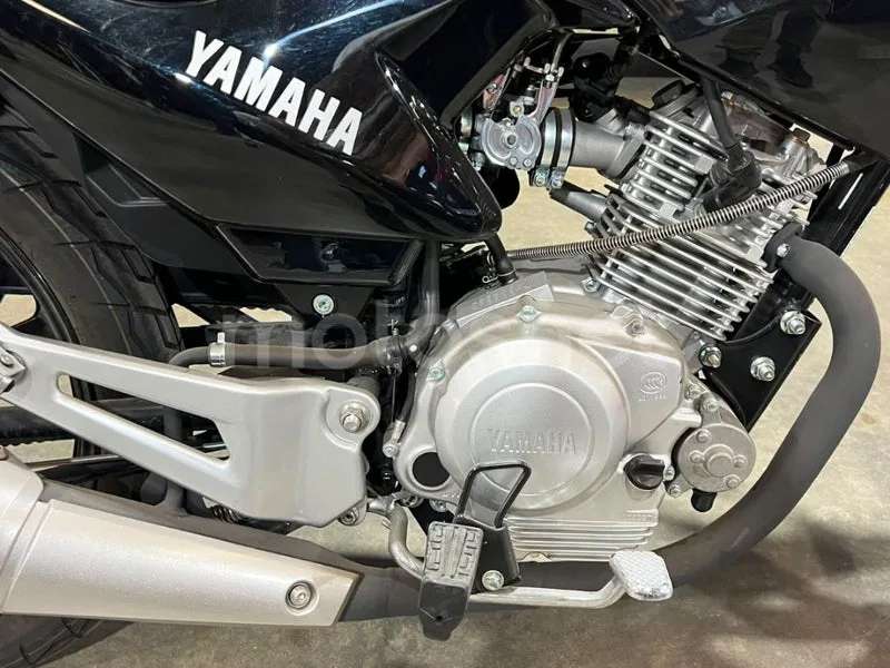 Yamaha YBR125 - Vista 10