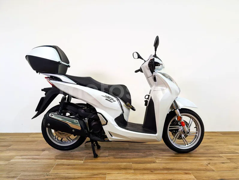 Honda SH300i 3390 € 2017 Barcelona - 2