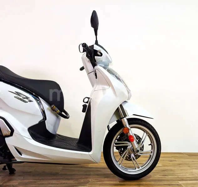 Honda SH300i - Vista 4