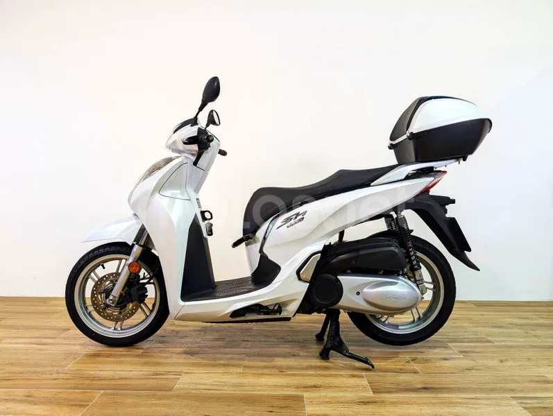 Honda SH300i - Vista 5