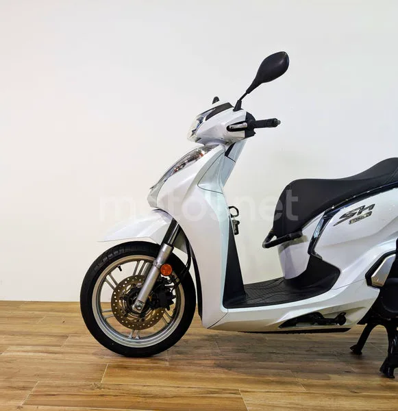 Honda SH300i - Vista 8