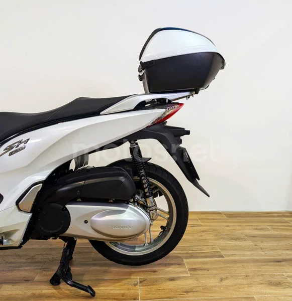 Honda SH300i - Vista 9