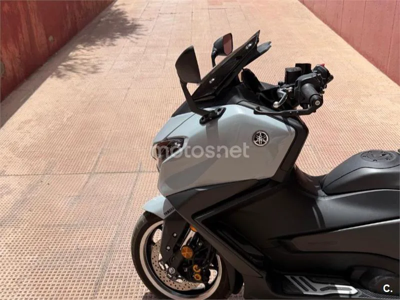 Yamaha TMAX - Vista 3
