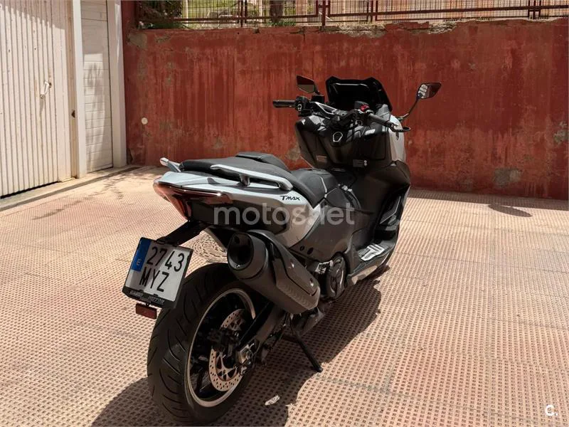 Yamaha TMAX - Vista 5