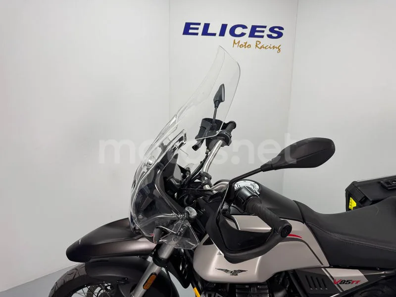 Moto Guzzi V85 TT - Vista 17