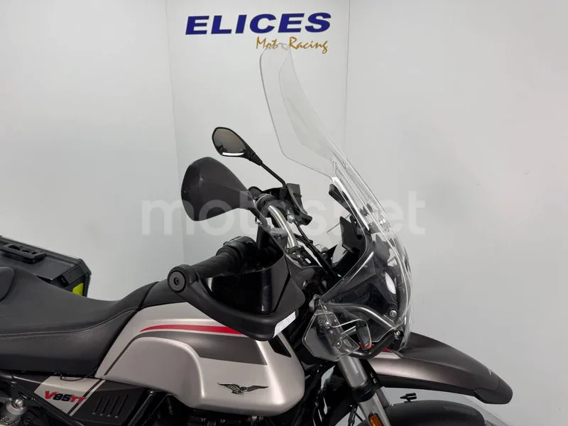 Moto Guzzi V85 TT - Vista 3