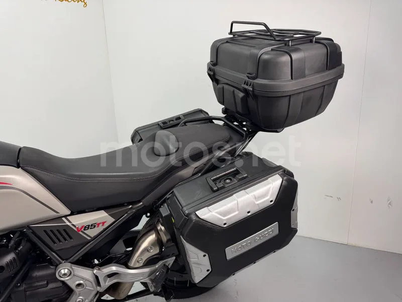 Moto Guzzi V85 TT - Vista 21