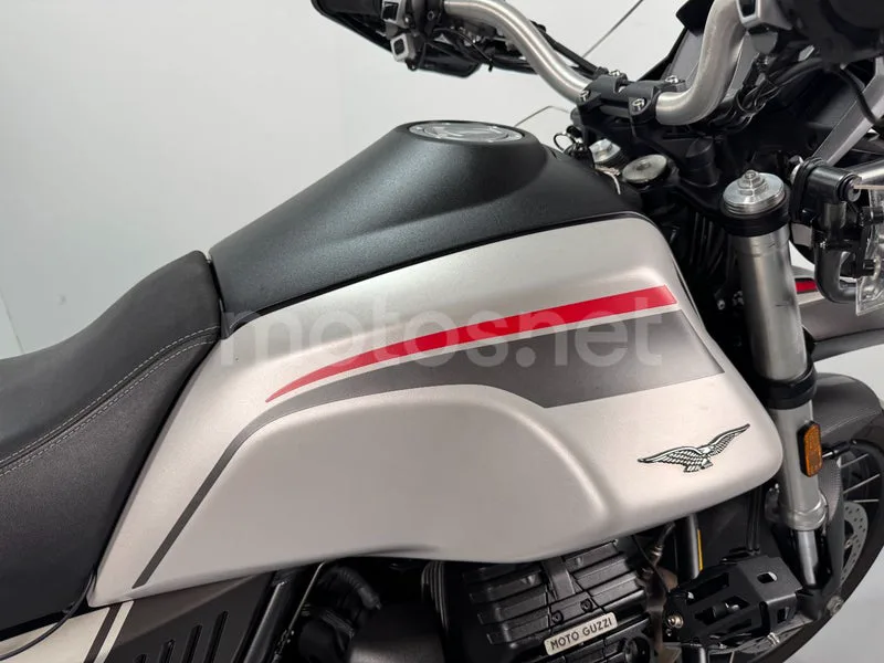 Moto Guzzi V85 TT - Vista 9