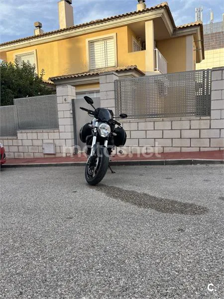 Ducati Monster 821 - Vista 4
