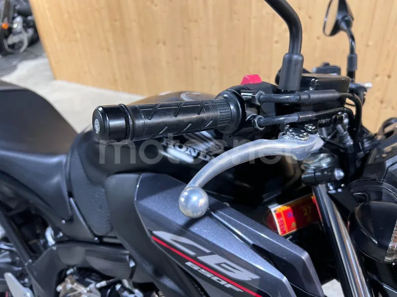 Honda CB650F - Vista 16