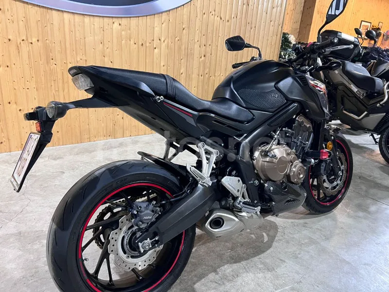 Honda CB650F - Vista 3