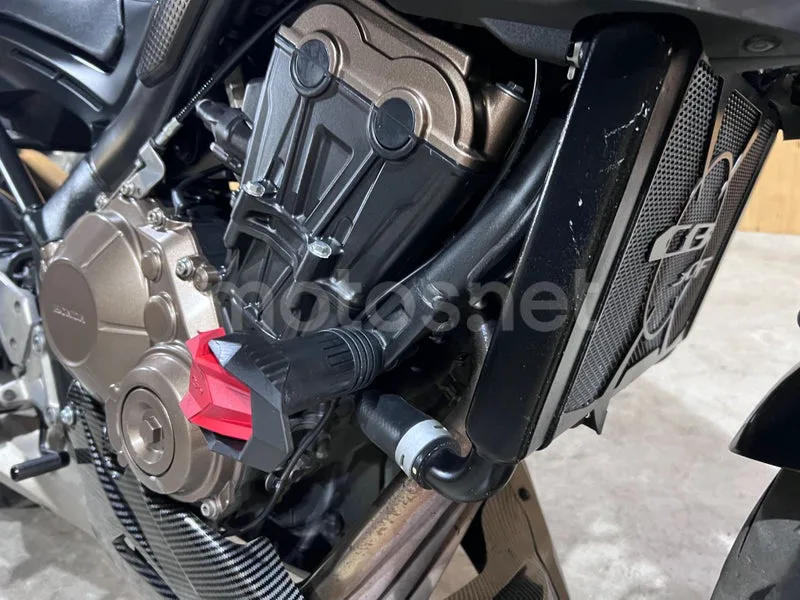 Honda CB650F - Vista 21