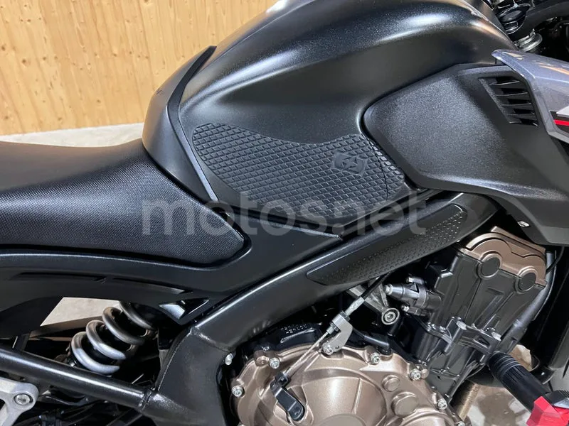 Honda CB650F - Vista 29