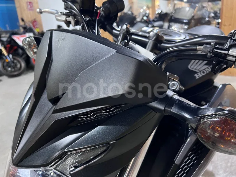 Honda CB650F - Vista 40
