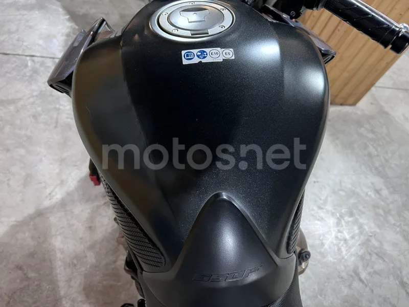 Honda CB650F - Vista 70