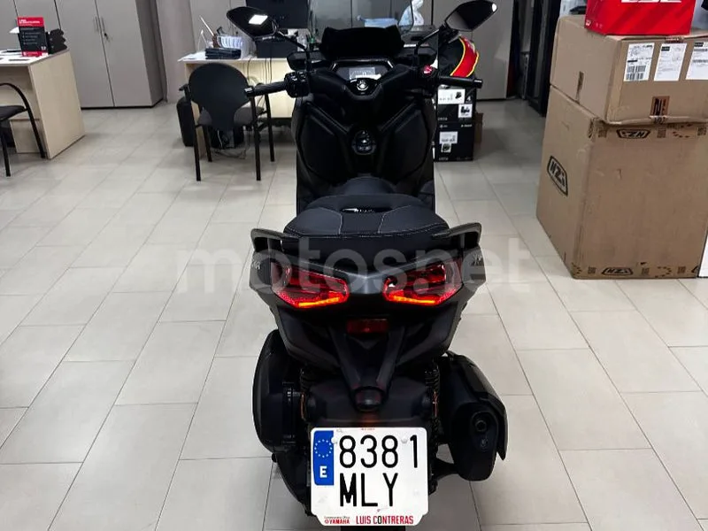 Yamaha XMAX 300 - Vista 4