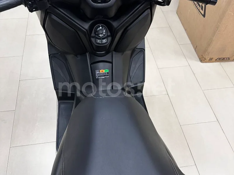 Yamaha XMAX 300 - Vista 7