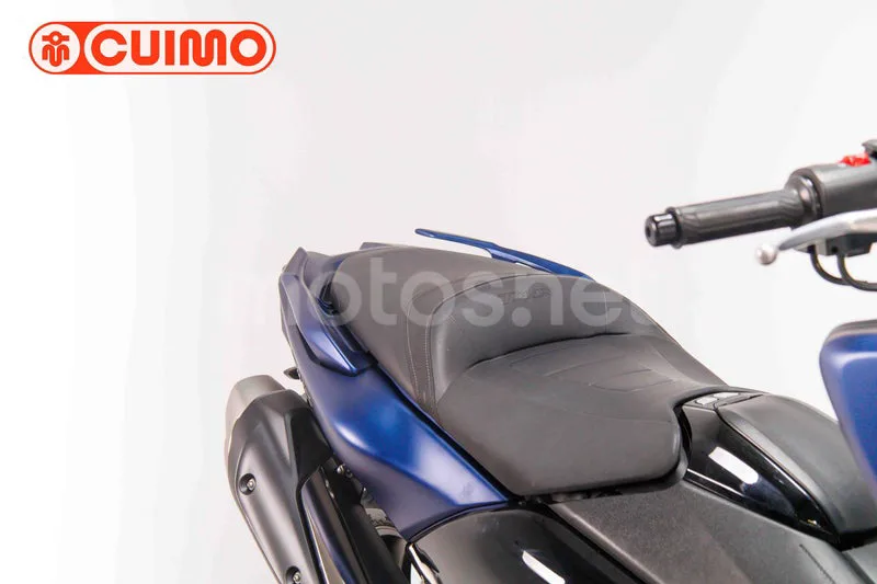 Yamaha TMAX - Vista 12