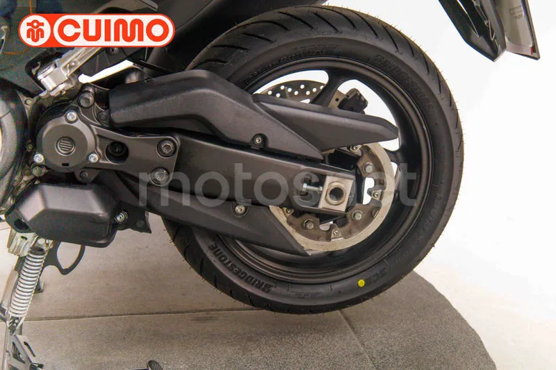 Yamaha TMAX - Vista 23