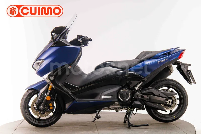 Yamaha TMAX - Vista 8