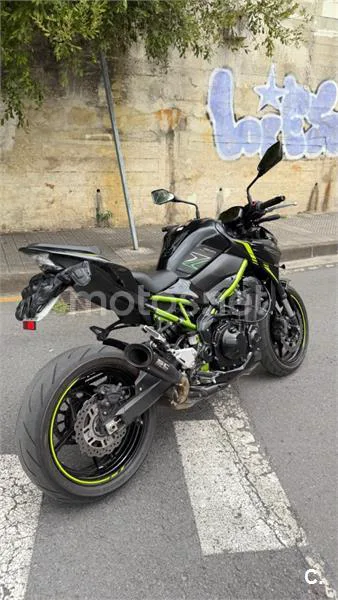 Kawasaki Z900 - Vista 3