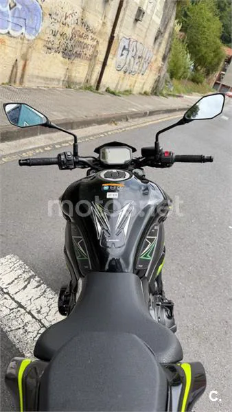 Kawasaki Z900 - Vista 4