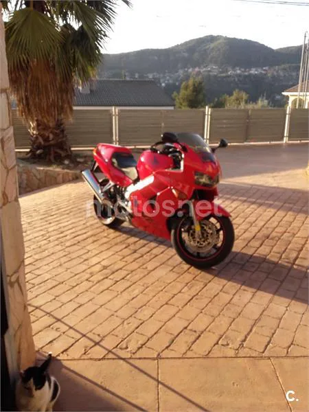 Honda VFR800F - Vista 3