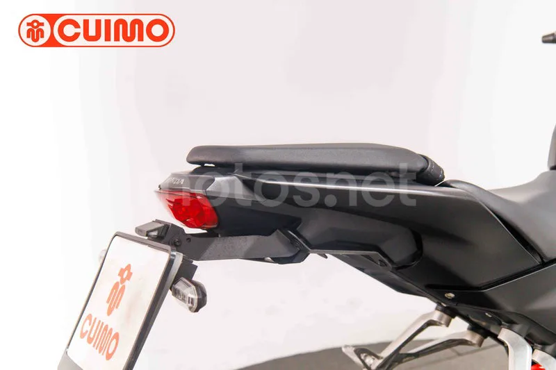 Honda CB125R - Vista 19