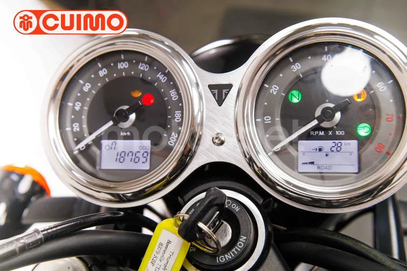 Triumph Bonneville T120 - Vista 42