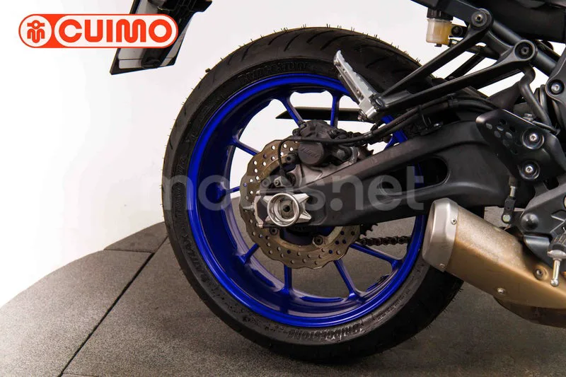 Yamaha MT-07 - Vista 16