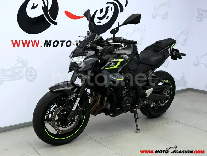 Kawasaki Z900 - Vista 8