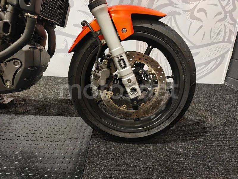 Yamaha MT-03 - Vista 15