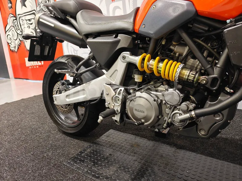Yamaha MT-03 - Vista 16