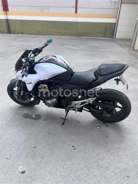 Kawasaki Z800 - Vista 3