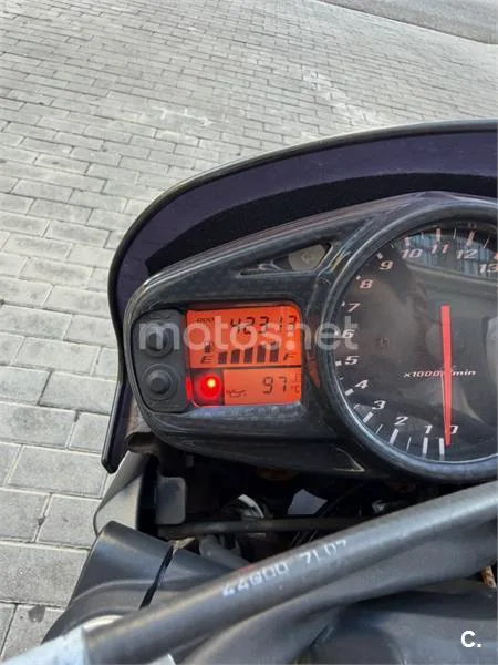 Suzuki GSR600 - Vista 12