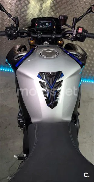Yamaha MT-10 - Vista 16