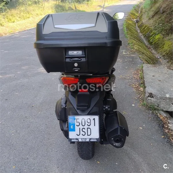 Yamaha XMAX 400 - Vista 8
