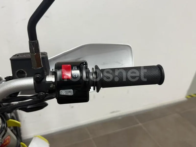 Husqvarna 701 Enduro - Vista 14