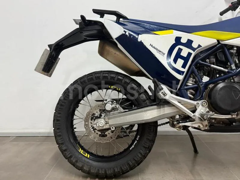 Husqvarna 701 Enduro - Vista 7