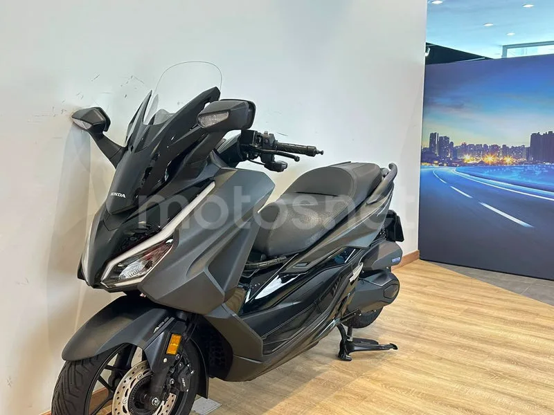 Honda Forza 350 - Vista 6