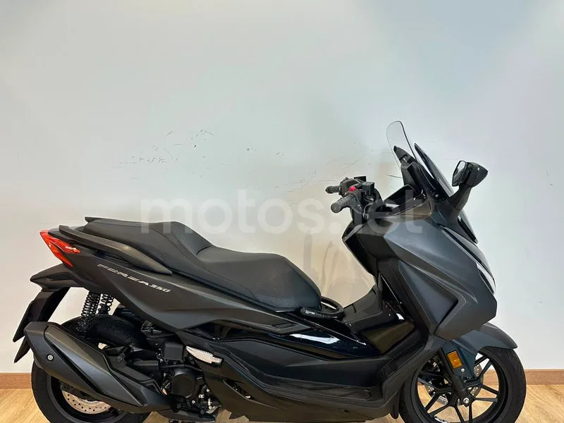Honda Forza 350 - Vista 7
