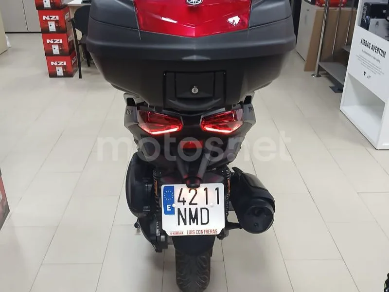 Yamaha XMAX 300 - Vista 3