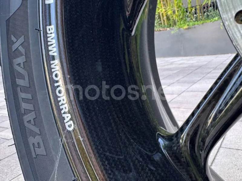 BMW M 1000 R - Vista 25